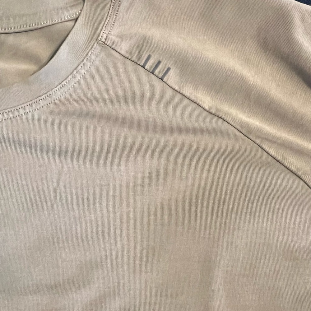lululemon athletica Men's Short Sleeve Tee